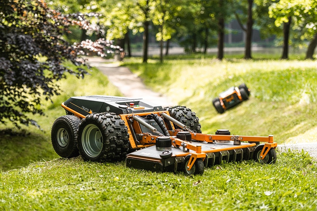 Raymo Battery Powered Remote Controlled Mower
